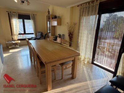 CASA DE PIEDRA EN TOMIÑO | 181 M², 4 DORMITORIOS Y AMPLIO JARDÍN PRIVADO