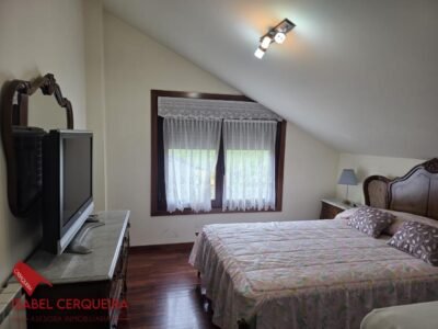 CASA DE PIEDRA EN TOMIÑO | 181 M², 4 DORMITORIOS Y AMPLIO JARDÍN PRIVADO