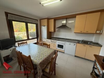 CASA DE PIEDRA EN TOMIÑO | 181 M², 4 DORMITORIOS Y AMPLIO JARDÍN PRIVADO