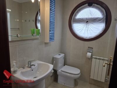 CASA DE PIEDRA EN TOMIÑO | 181 M², 4 DORMITORIOS Y AMPLIO JARDÍN PRIVADO