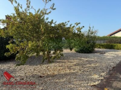 CASA DE PIEDRA EN TOMIÑO | 181 M², 4 DORMITORIOS Y AMPLIO JARDÍN PRIVADO