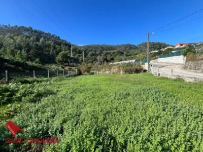 TERRENO URBANO DE 821 m² EN TEBRA, TOMIÑO · LLANO, SOLEADO Y CON POTENCIAL PARA CONSTRUIR