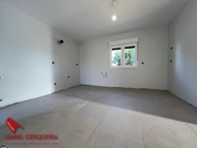 CHALET CON PISCINA, VIÑEDO, GRAN GARAJE Y CASA DE PIEDRA