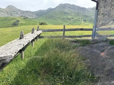 Cabaña de Montaña - Un refugio entre las nubes y los picos de Asturias