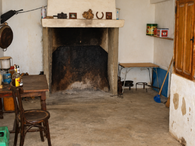 Finca de 5,5 hectáreas con almendros, olivos y posibilidad de construir vivienda – 30.000 €
