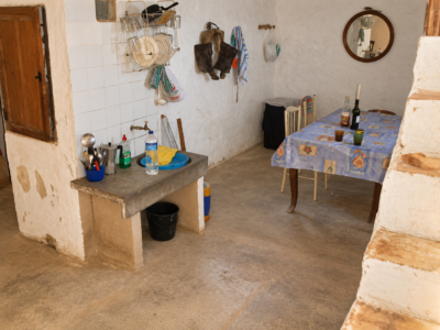 Finca de 5,5 hectáreas con almendros, olivos y posibilidad de construir vivienda – 30.000 €