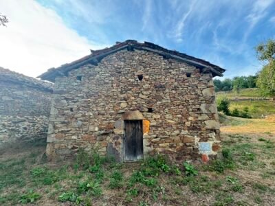 Cabaña de Piedra con Finca de 6.500 m² en Quirós