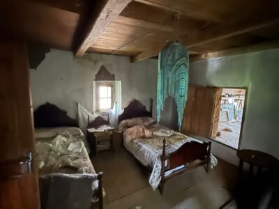 Finca de 8000m2 con casa, molino y canal de riego propio.