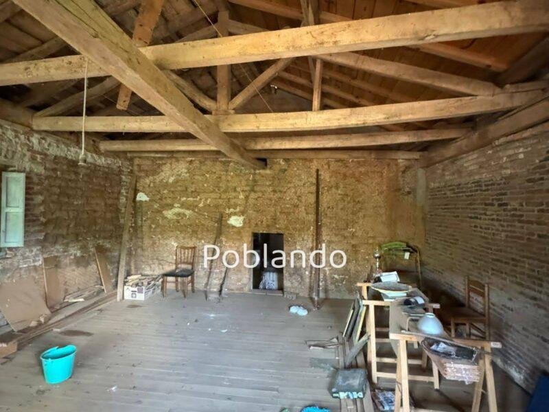 Finca de 8000m2 con casa, molino y canal de riego propio.