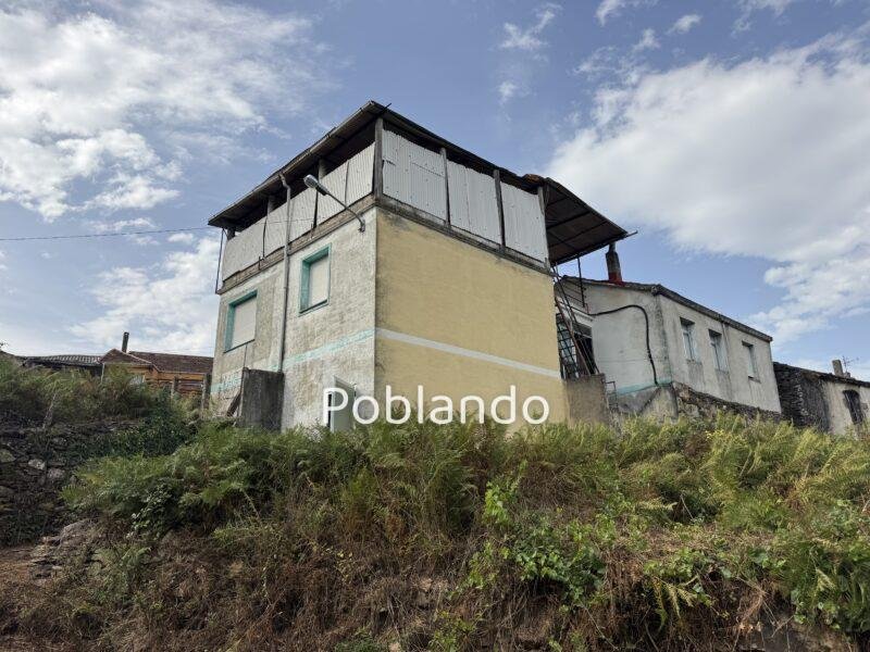 Casa de pueblo con solarium, patio y huerto