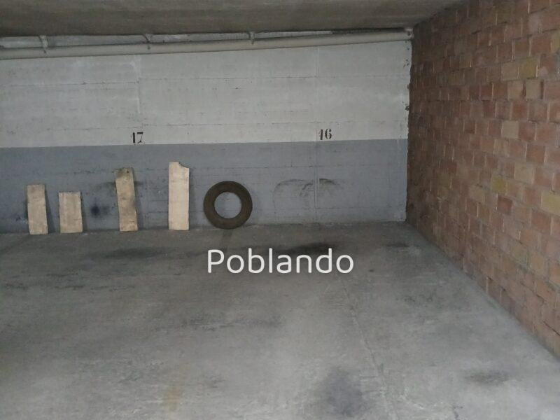 Se alquila plaza de garaje para coche pequeño o moto en edifico sito en C/ Buen Maestro, Nº 4. Plaza de garaje número 17