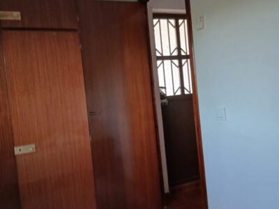 Finca rústica de 6 hectáreas con casa, piscina y 250 olivos, a 300 metros del pueblo