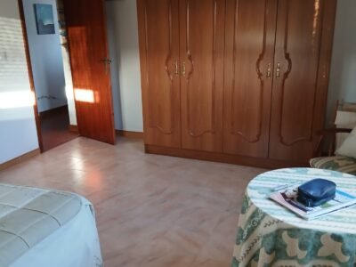 Finca rústica de 6 hectáreas con casa, piscina y 250 olivos, a 300 metros del pueblo