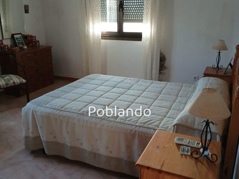 Finca rústica de 6 hectáreas con casa, piscina y 250 olivos, a 300 metros del pueblo