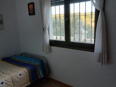 Finca rústica de 6 hectáreas con casa, piscina y 250 olivos, a 300 metros del pueblo