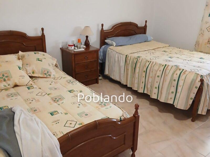 Finca rústica de 6 hectáreas con casa, piscina y 250 olivos, a 300 metros del pueblo