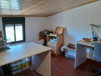Finca rústica de 6 hectáreas con casa, piscina y 250 olivos, a 300 metros del pueblo