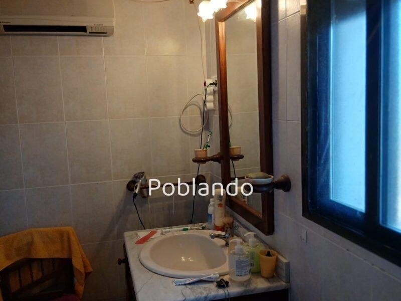 Finca rústica de 6 hectáreas con casa, piscina y 250 olivos, a 300 metros del pueblo